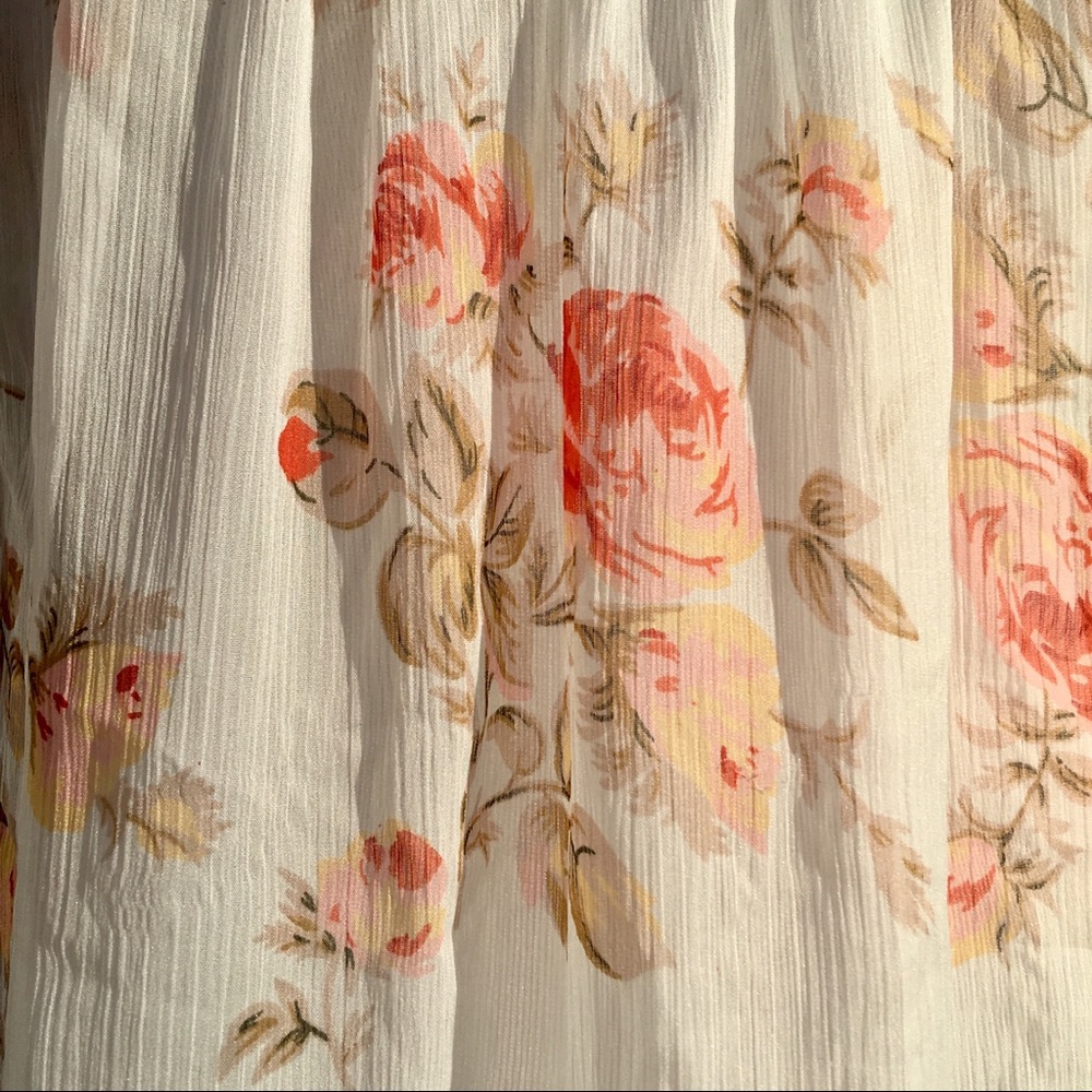 Lacey Rose Print Tank Top - Picture 3 of 5